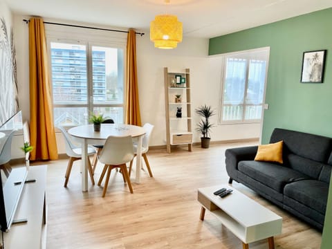 Living room, Seating area, Dining area