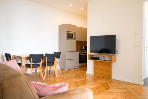 Living room, Dining area, kitchen