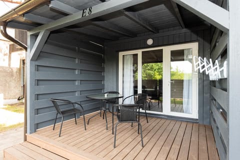 Property building, Balcony/Terrace, Dining area