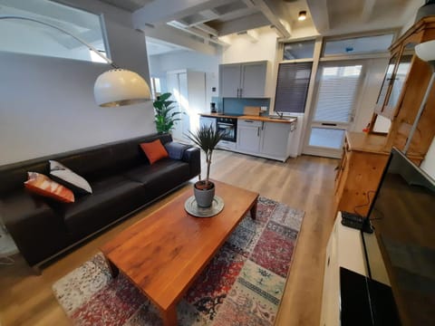 Kitchen or kitchenette, Seating area