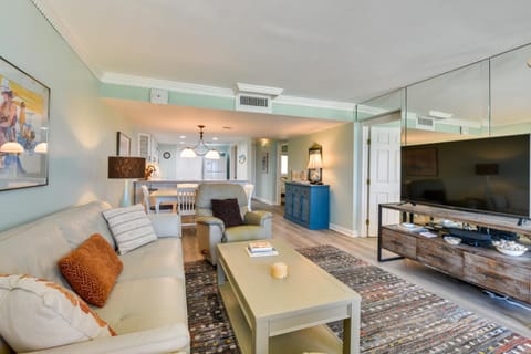 Emerald Dreams Beach and Lakefront West PCB Condo Apartment in Sunnyside