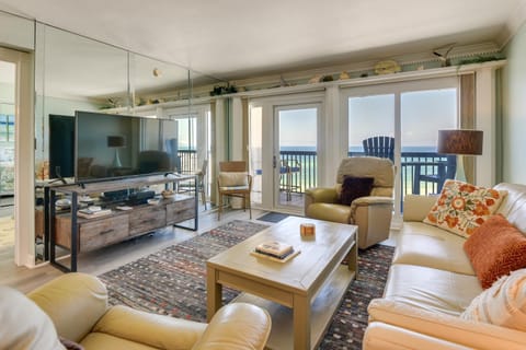 Emerald Dreams Beach and Lakefront West PCB Condo Apartment in Sunnyside