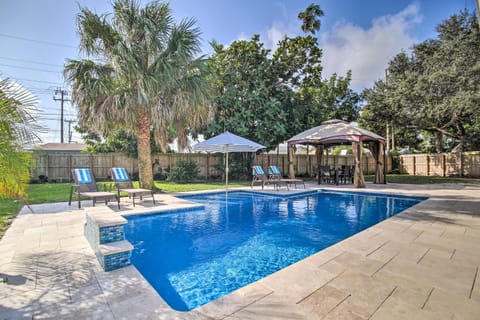 Pet-Friendly Home with Pool Less Than 4 Mi to Beach! House in Deerfield Beach