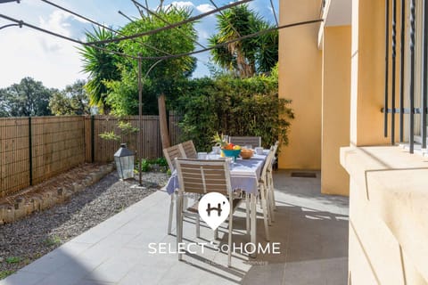 Property building, Patio, Spring, Day, Garden, View (from property/room), Balcony/Terrace, Dining area, Garden view