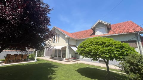 Property building, Garden, Garden view