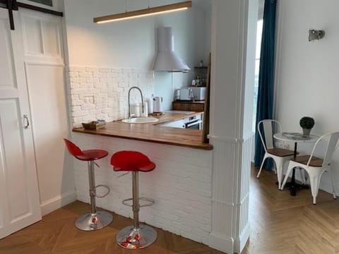 Kitchen or kitchenette, Dining area, minibar, pet friendly, stove