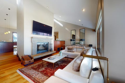 Red Sky Luxury Retreat House in Edwards