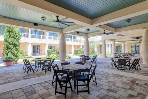 Cinzia Lane Bungalow House in Briarcliffe Acres