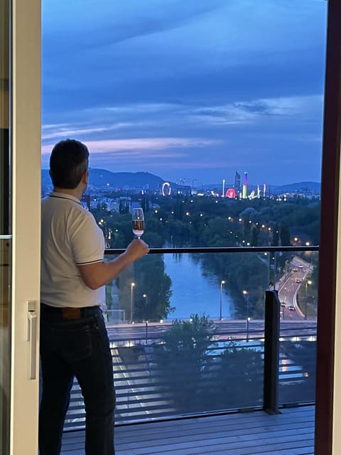 People, Balcony/Terrace, City view, River view, Alcoholic drinks