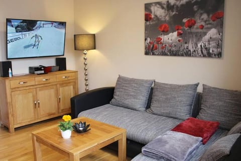 Communal lounge/ TV room, TV and multimedia, Living room, Seating area