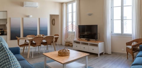TV and multimedia, Living room, air conditioner