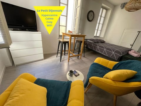 TV and multimedia, Living room, Dining area, Drinks