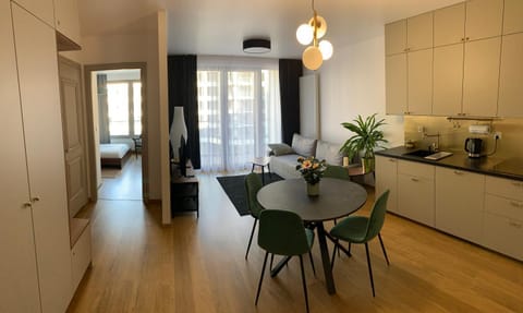 Kitchen or kitchenette, Living room, Seating area, Dining area