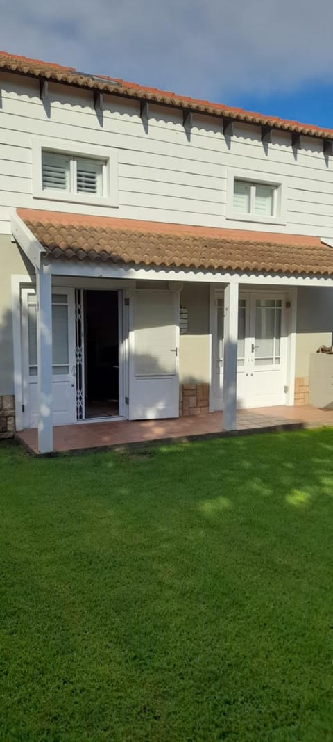 Property building, Facade/entrance, Garden