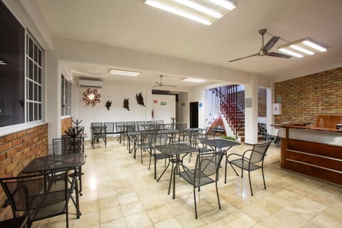 Restaurant/places to eat, Dining area