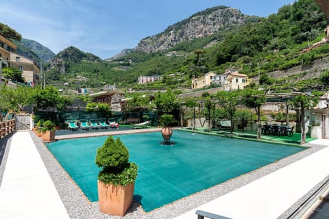 Balcony/Terrace, Mountain view