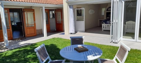 Patio, Facade/entrance, Garden