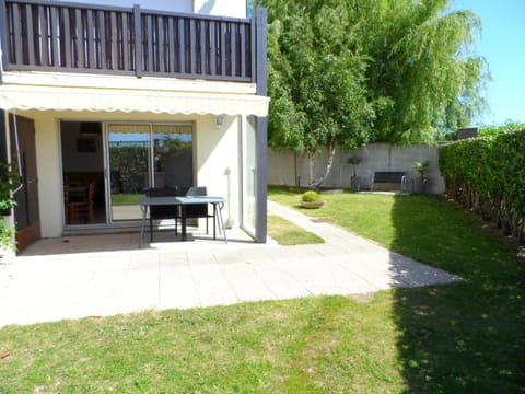 Appartement T2 avec Jardin, Proche Centre et Plage de Cabourg, Parking Inclus - FR-1-487-295 Apartment in Cabourg