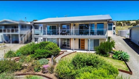 Property building, Spring, Day, Garden, Garden view