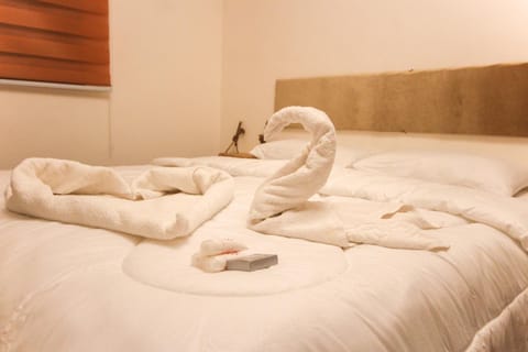 Bed, towels
