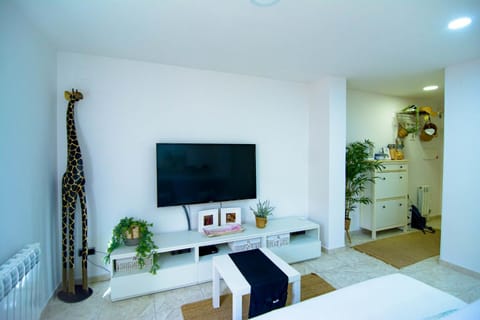 Communal lounge/ TV room, TV and multimedia, Living room, Floor plan, Dining area