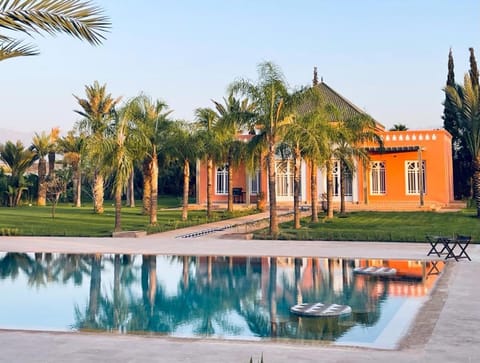 Property building, Swimming pool, Swimming pool