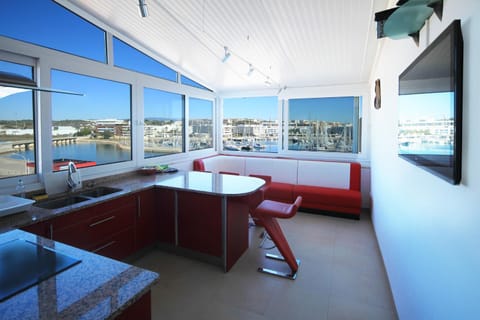Communal lounge/ TV room, TV and multimedia, View (from property/room), Seating area, Dining area, Evening entertainment