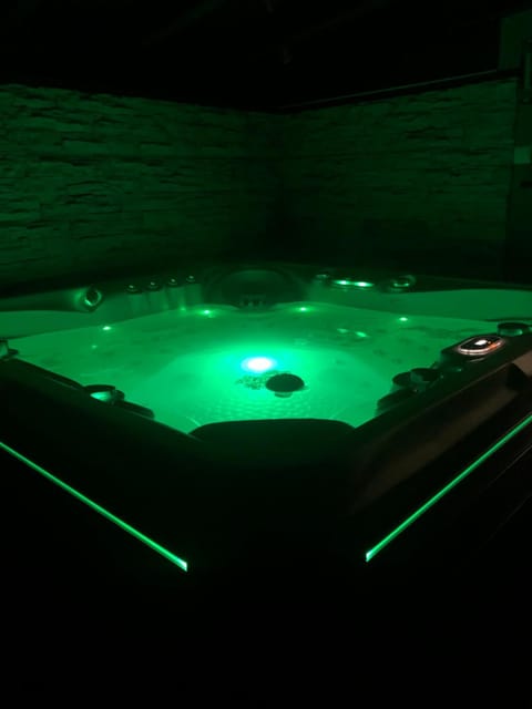 Hot Tub, Spa and wellness centre/facilities, Swimming pool