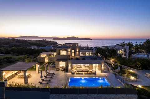 Property building, Natural landscape, Mountain view, Pool view, Sea view, Swimming pool, Sunset, sunbed