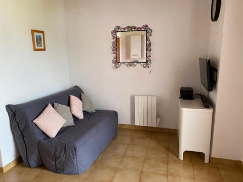 TV and multimedia, Living room, Seating area, internet