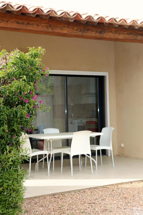 Property building, Patio, Garden