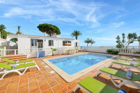Property building, Balcony/Terrace, Swimming pool