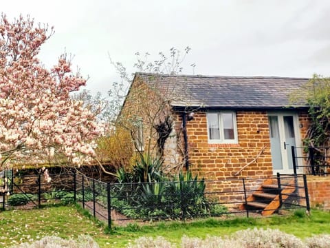 Property building, Spring, Day, Garden view