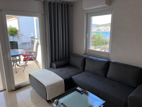 Living room, Sea view