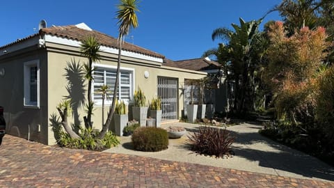 Plett57 - Self Catering - Room No2 Bed and Breakfast in Plettenberg Bay