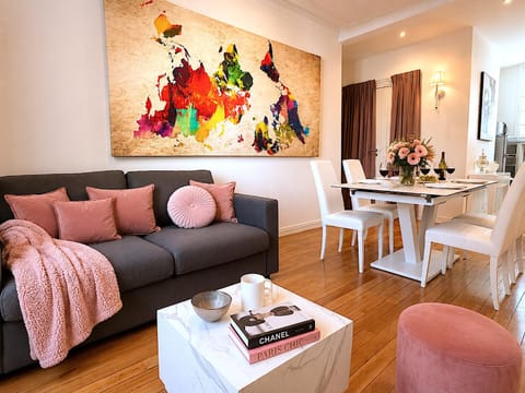 Living room, Decorative detail, Dining area