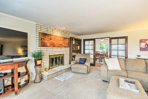 Spacious Tacoma Getaway 2 Mi to Old Town! House in Tacoma