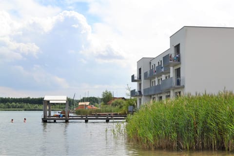 Day, Summer, Balcony/Terrace, On site, Lake view