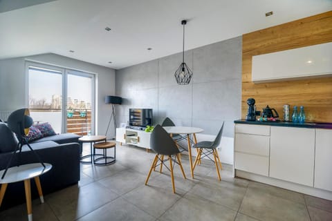 TV and multimedia, View (from property/room), Kitchen or kitchenette, Living room, Seating area, Dining area, Garden view, Family, furniture, locker