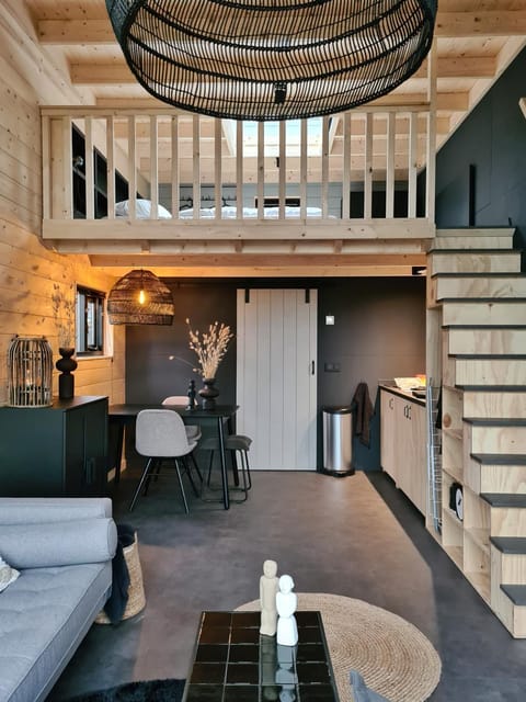 Seating area, Dining area, Bedroom