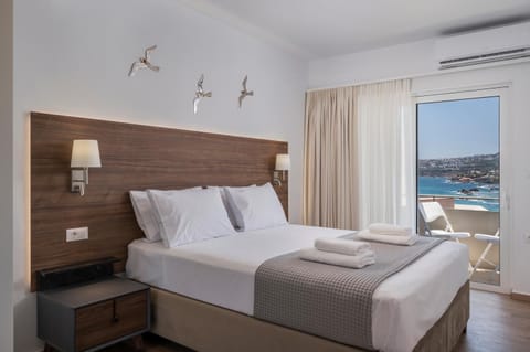 Photo of the whole room, Bedroom, Sea view