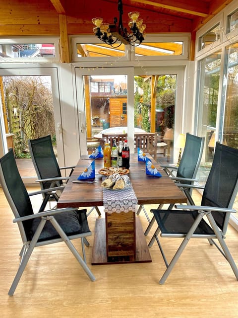 Restaurant/places to eat, Meeting/conference room