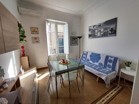 Living room, Photo of the whole room, Seating area, air conditioner