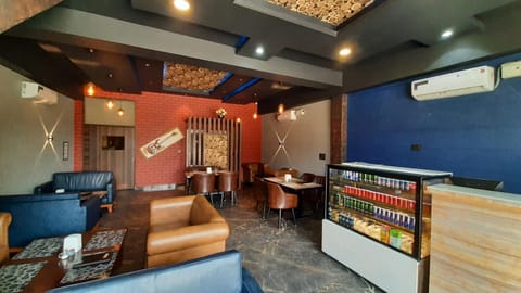 Restaurant/places to eat, Lobby or reception, Lobby or reception, Seating area