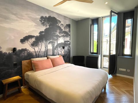 Bed, Photo of the whole room, Bedroom, City view, Landmark view