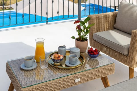 Swimming pool, Breakfast