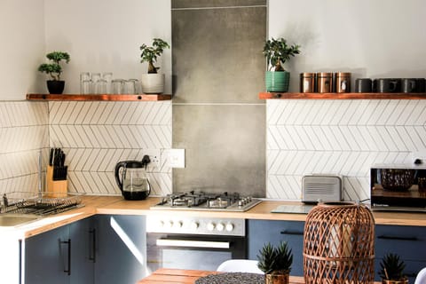 Coffee/tea facilities, Kitchen or kitchenette, minibar, pet friendly, stove, toaster