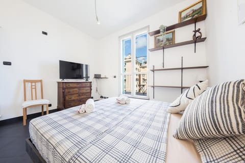 Bed, TV and multimedia, Photo of the whole room, Bedroom, wardrobe