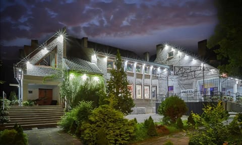 Property building, Restaurant/places to eat