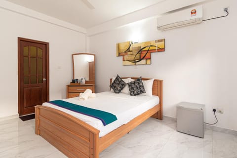 Bed, Bedroom, wardrobe, air conditioner